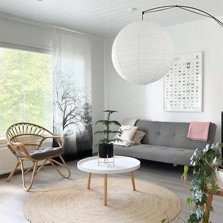 Valoisa Uusi Kaksio Keskellae Suomea アパート