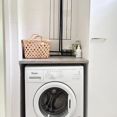 Valoisa Raikas Kaksio Keskellae Suomea Apartment