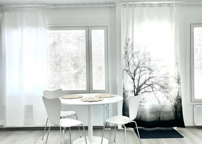 Valoisa Uusi Kaksio Keskellae Suomea アパート Haapavesi