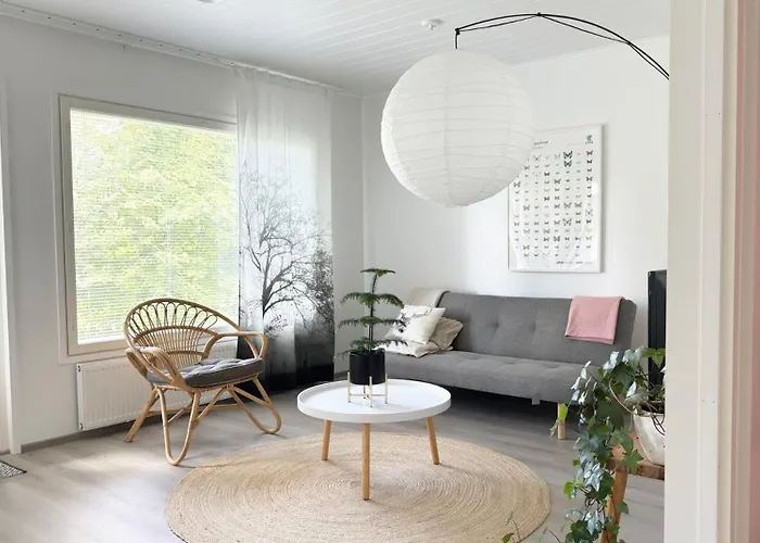 Valoisa Uusi Kaksio Keskellae Suomea アパート